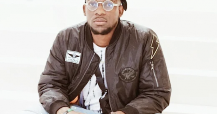 On repeat: BLOCKING OUT THE NOISE by Milli Merg