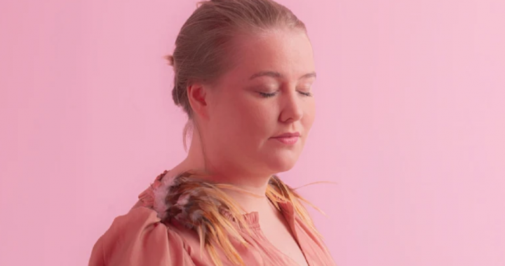 Kjass lets you into her beautiful and melodic world in her new release Bleed’n Blend (Acoustic version)