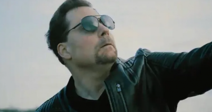 The addiction of the day: “Another World” by Chris Luciani