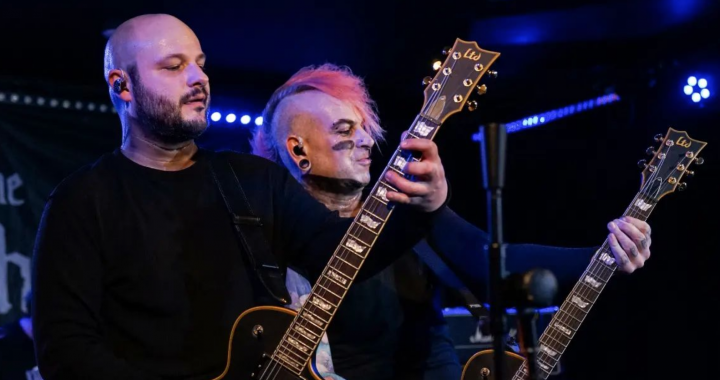 Walking on Sunshine (Roxy Edition), A Cover by PLAYGROUND CIRCUS: A Metal Resurrection