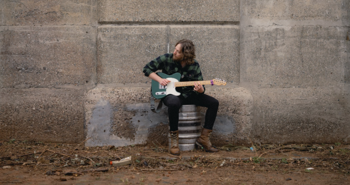 Neil Potter’s Música El Idioma Del Amor: A Poetic Escape Into Sound and Soul