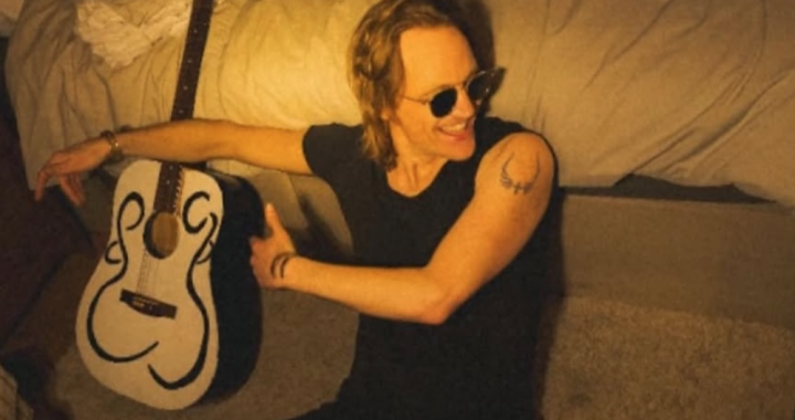 Charlie Freeman’s Reconnection: A Soft Indie Whisper That Knows Exactly Where Your Heart Lives