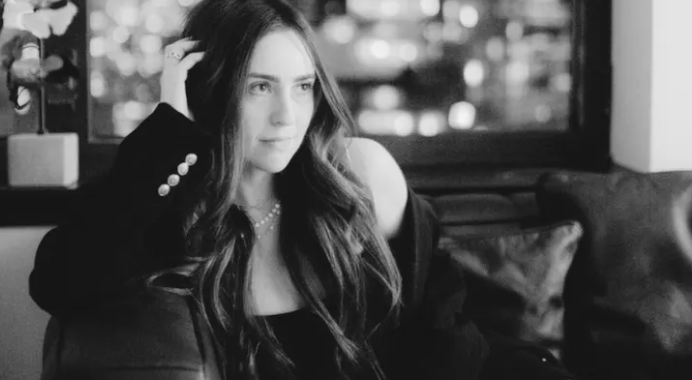 A dose of pure light: why Alexa Kate’s “Does Anybody?” makes us feel weightless