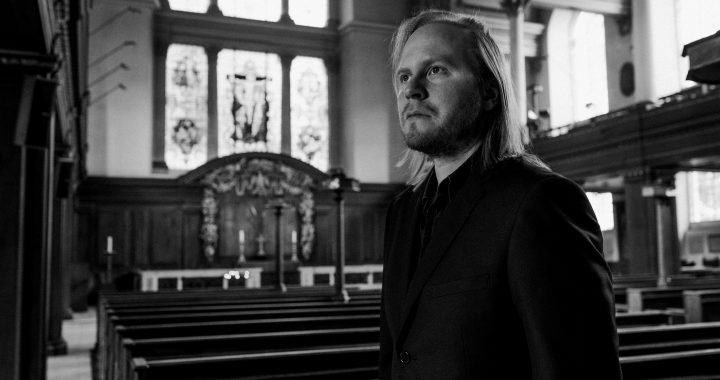 Q&A with Larusta & The Dead Dogs