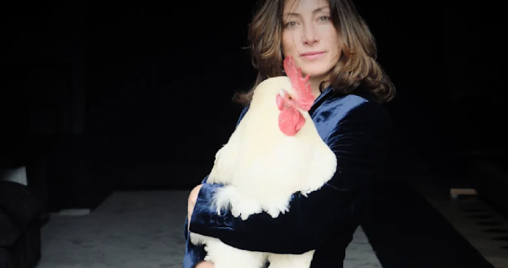 Thursday Music Poetic Discovery: Viktoria – “TU NE M’AIMES PAS”