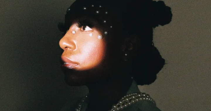 Today’s sonic treasure: Ainjo’s “HMU” will hook you from the very first second